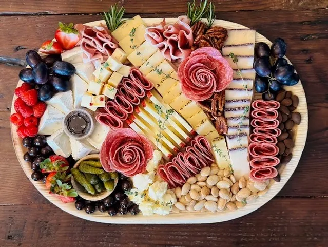 The Bella Classic charcuterie board